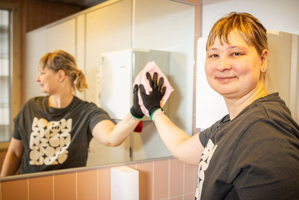 Suomen Diakoniaopistossa voit opiskella kodinhuoltajaksi ammatillisessa erityisopetuksessa.