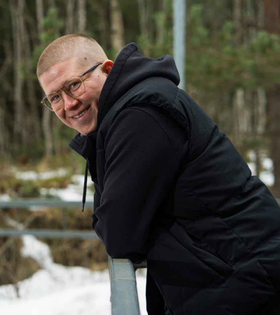 Kuvassa on opiskelijatarinansa kertonut Ville.